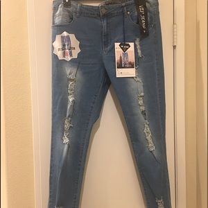 ♦️NWT♦️Blue Distressed Jeggings